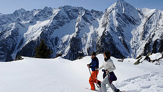 Schneeschuhwandern in herrlicher Winterlandschaft